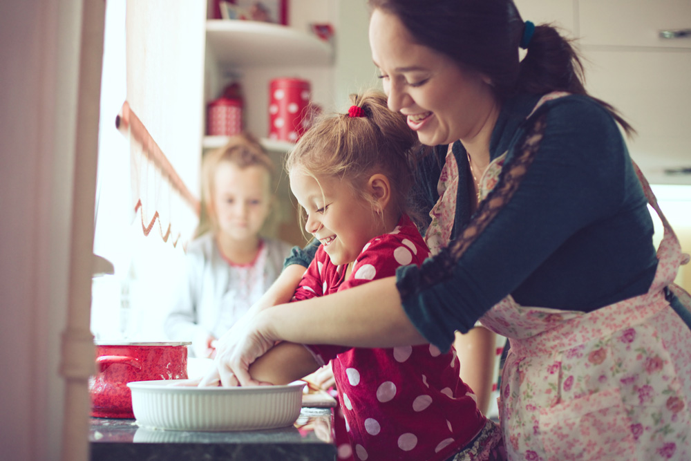 mom-daughter-cooking